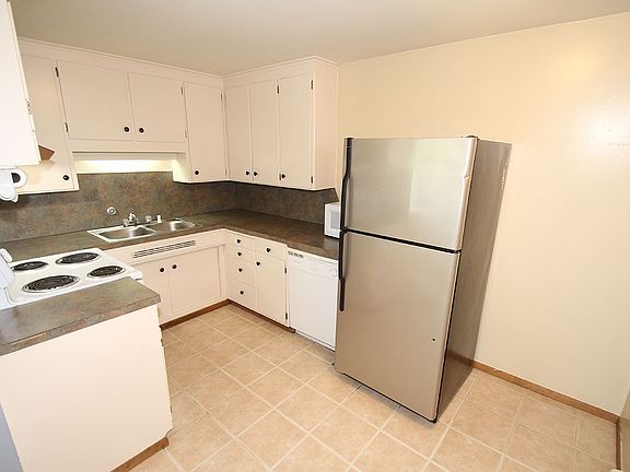 5th image of 10525 24th Ave NE APT 102