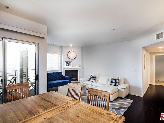 3rd image of 733 S Manhattan Pl Unit 204