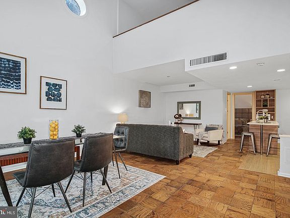 3rd image of 33 Saint James Ct #33