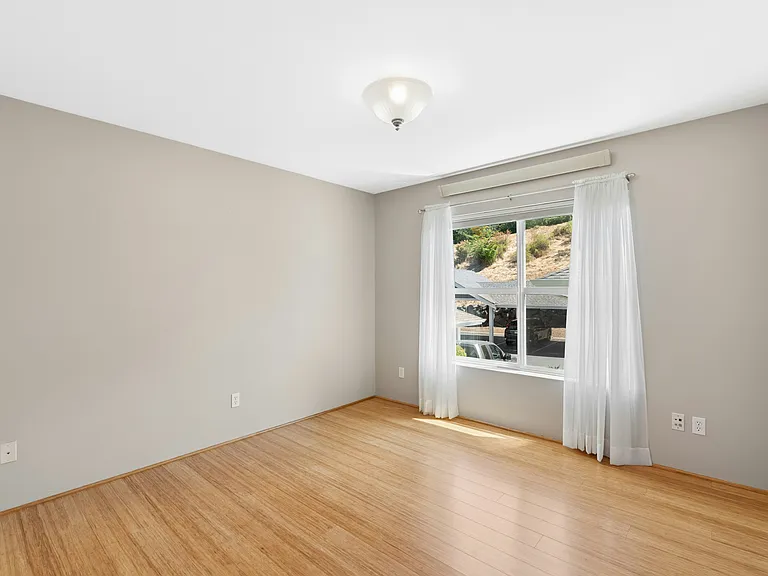 1652 25th Pl NE #203 — Photo 16