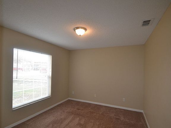 2nd image of 4021 Lake Bluff Dr