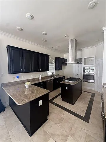 5 bed, 3.5 bath, 3550 sqft, $3,800 — Photo 2