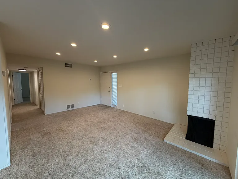 2060 Camel Ln #4 — Photo 25