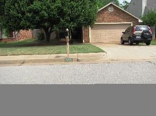 2013 Foxfire Rd, Edmond, OK 73003