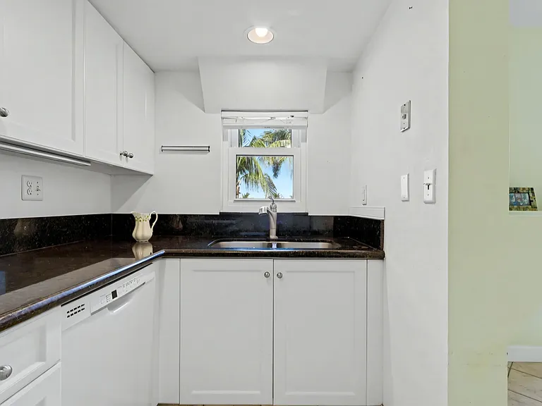 701 NW 19th St #401 — Photo 26