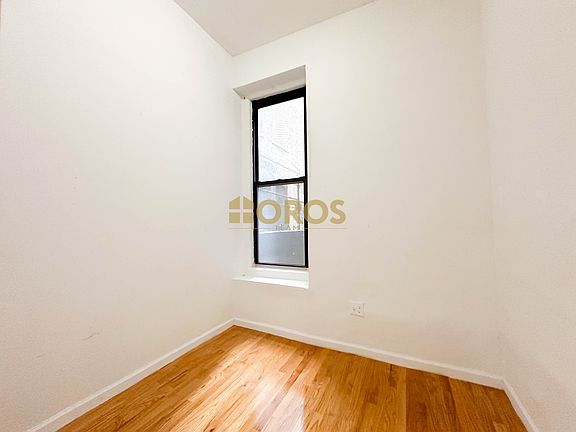 4th image of 324 E 13th St APT 3