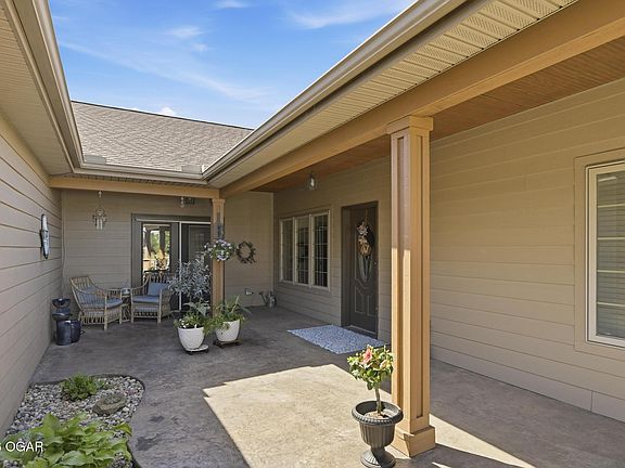 5th image of 1909 Bluebird Way