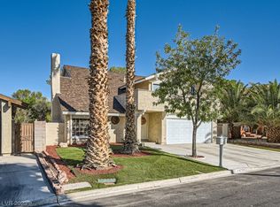 4724 Woodridge Rd, Las Vegas, NV 89121