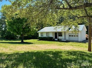 2061 Jamestown Rd, Morganton, NC 28655