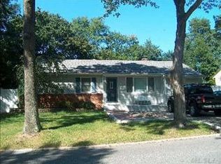 29 Hudson Dr, Kings Park, NY 11754