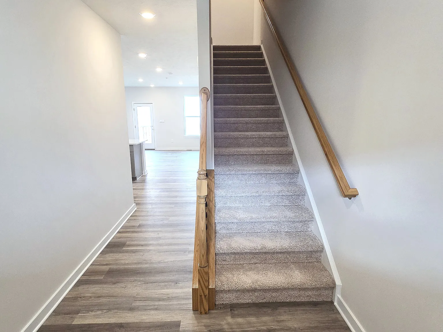 3 bed, 2.5 bath, 1901 sqft, $2,950 — Photo 2