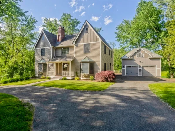 45 River Rd, South Hadley, MA 01075