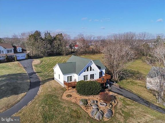 3rd image of 150 Stonewall Ct
