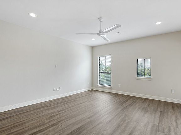 3rd image of 6159 Oram St APT 301