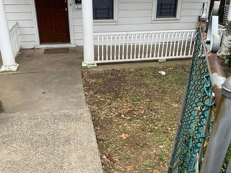 102 Courter Ave — Photo 6