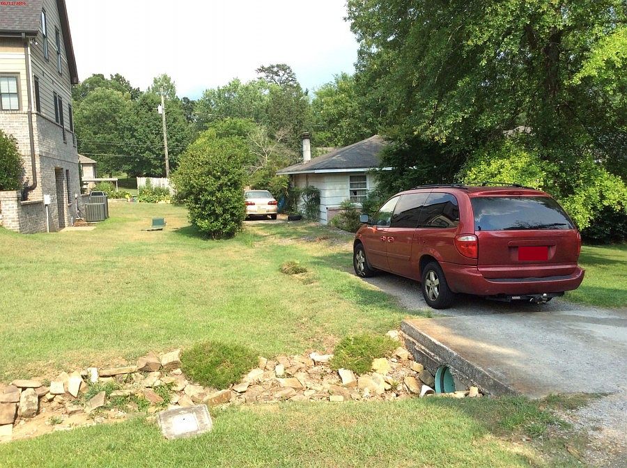 2nd image of 1005 Oaklawn Dr