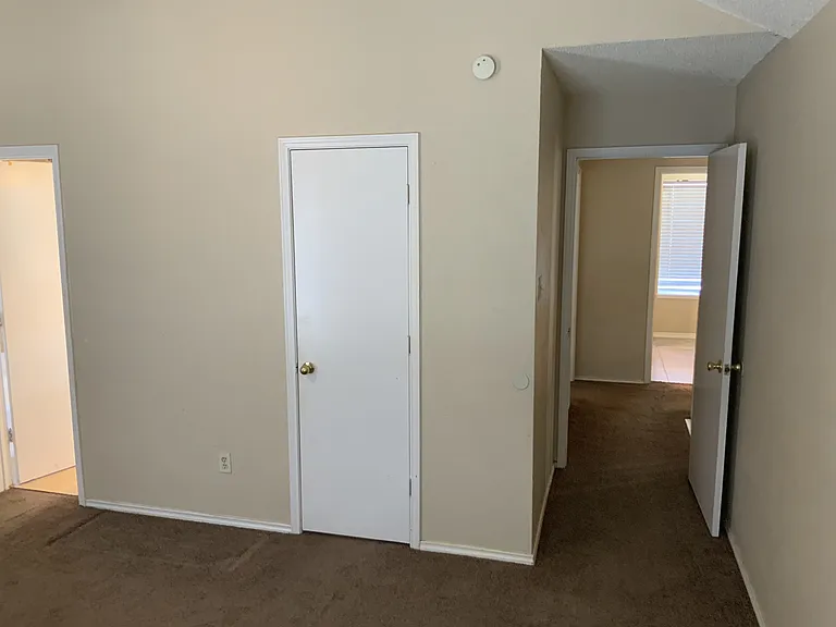 705 Little Fox Ln — Photo 25