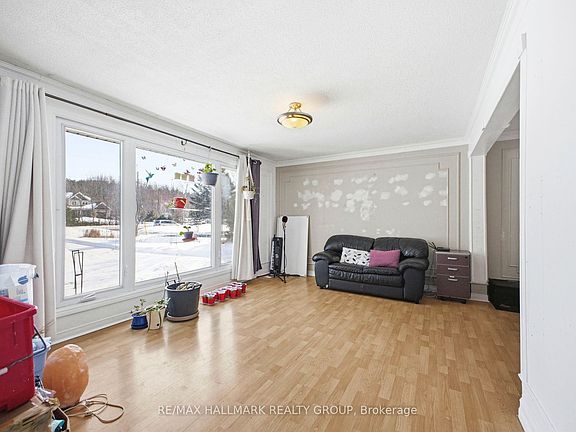 3rd image of 917 Castor Rd