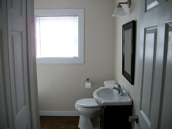5th image of 425 N 2nd 1/2 St