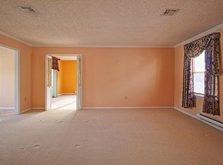 613 Winchester Ln, Monroe Township, NJ 08831