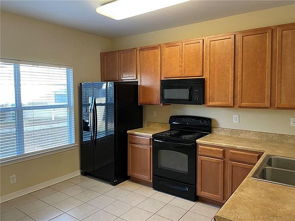 5th image of 1059 Linda Lou Ln