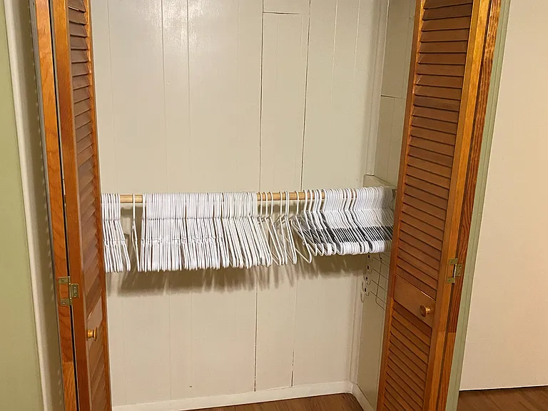 (4 of 5) Guest bedroom closet #2.