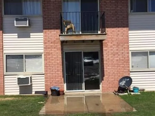 685 E Fullerton Ave #2-201, Glendale Heights, IL 60139