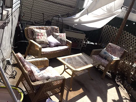 Rented by Joanna Minos, LREB | media 23