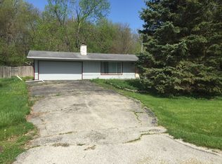 107 S Meadowhill Ln, Mahomet, IL 61853