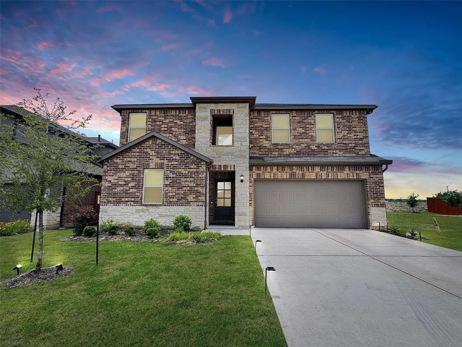 5 bed, 3.0 bath, 3228 sqft, $3,100 — Photo 2