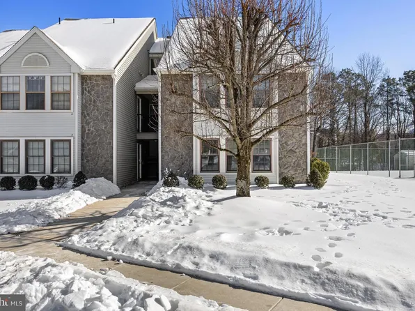 1 Bridgewater Dr, Marlton, NJ 08053