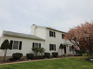 2 Springdale Rd, Hackettstown, NJ 07840