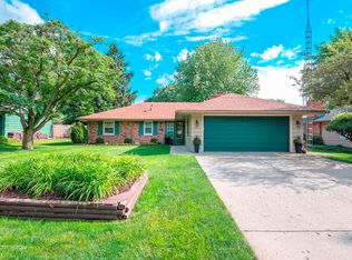 2250 Mayflower St, Aurora, IL 60506