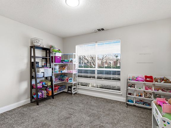 3rd image of 4925 Sunset Ridge Dr