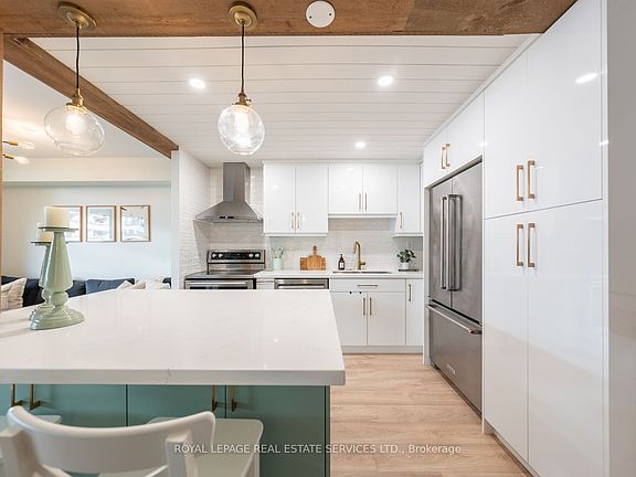 3rd image of 80 Quebec Ave #309