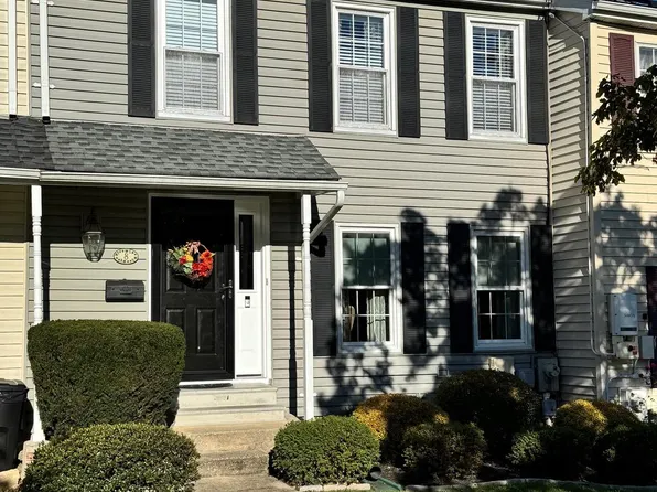 8 Warren Cmn, Cockeysville, MD 21030