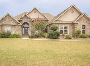 71 Oglethorpe Dr, Deatsville, AL 36022