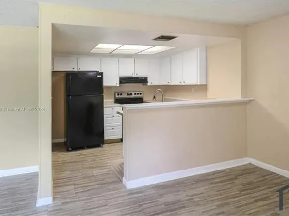 1354 Seaview Dr, Pompano Beach, FL 33068