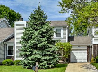 952 Colony Lake Dr, Schaumburg, IL 60194
