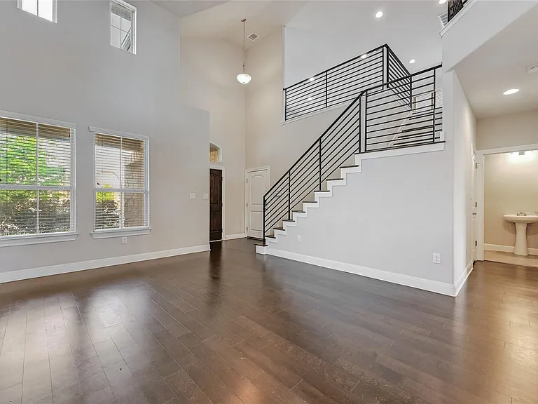 1320 Goldilocks Ln — Photo 8