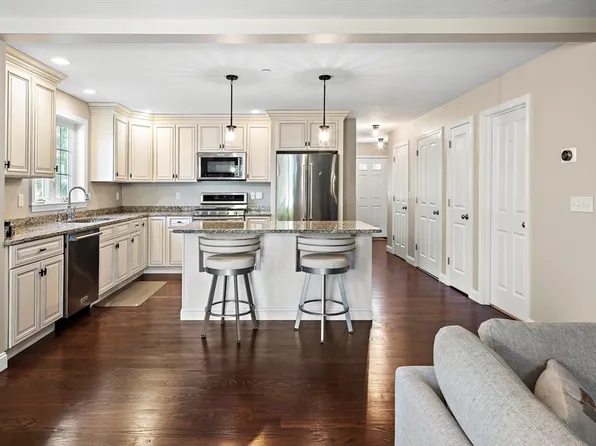 30 Mathews Way #30, North Andover, MA 01845