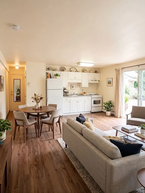 1 bed, 1.0 bath, 736 sqft, $1,900 — Photo 1