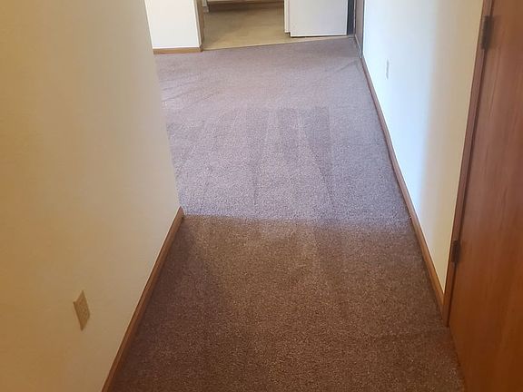 2nd image of 235-333 Ledgewood Dr #253L