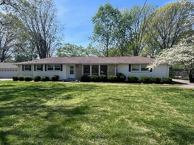 112 Maple Dr — Photo 1