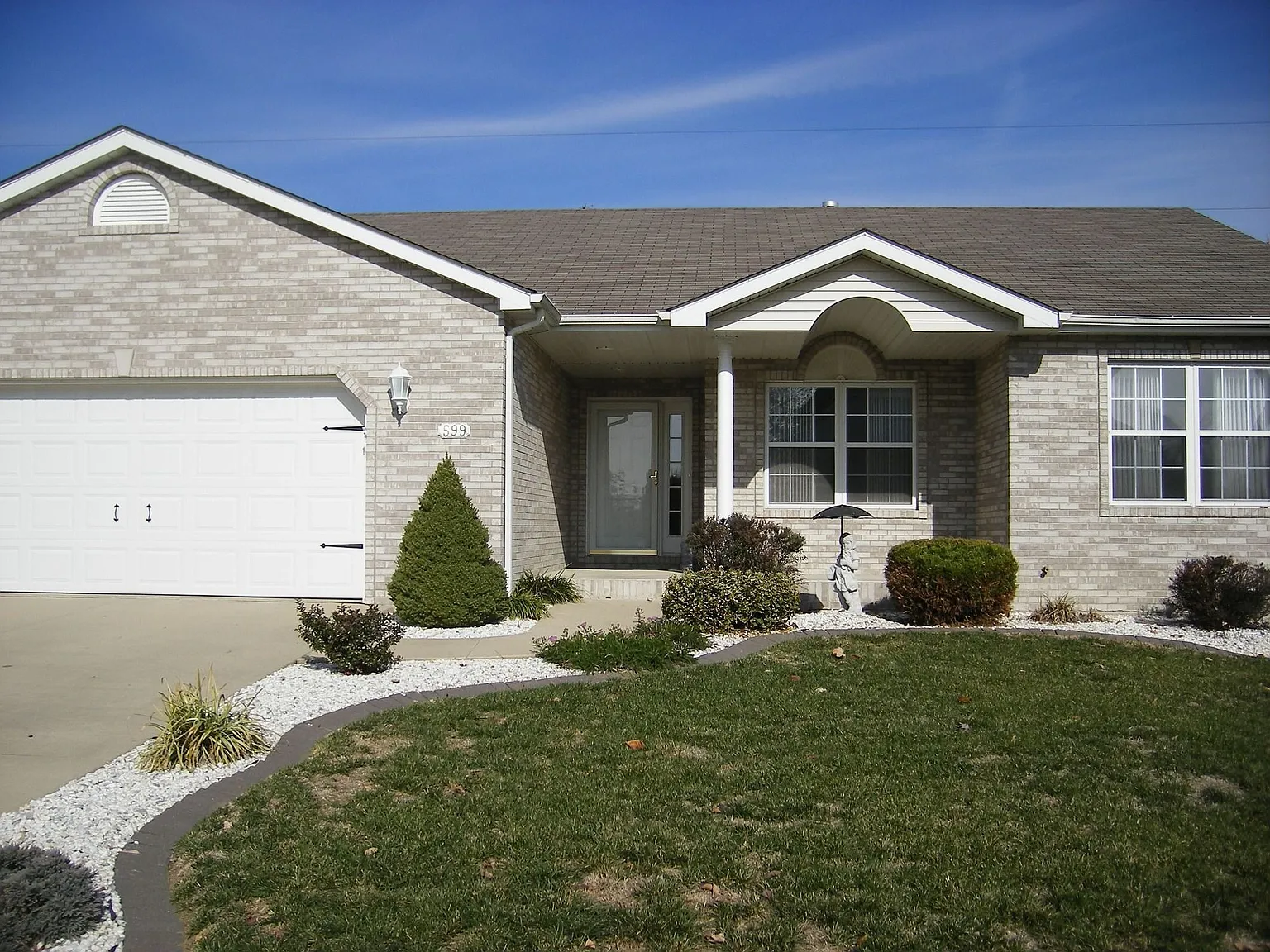 599 Chancellor Dr photo 1