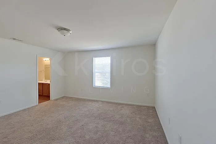 924 Sanford Ln — Photo 19