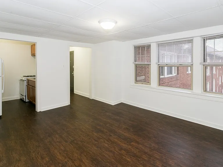 5528 S. Cornell Avenue — Photo 10
