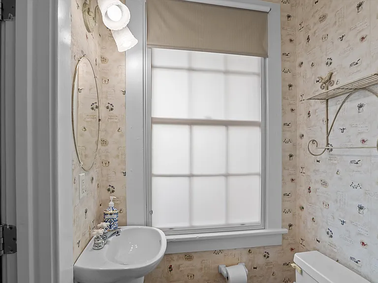 2509 Bellevue Ave — Photo 26