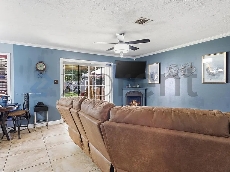 1218 W Donovan St — Photo 5