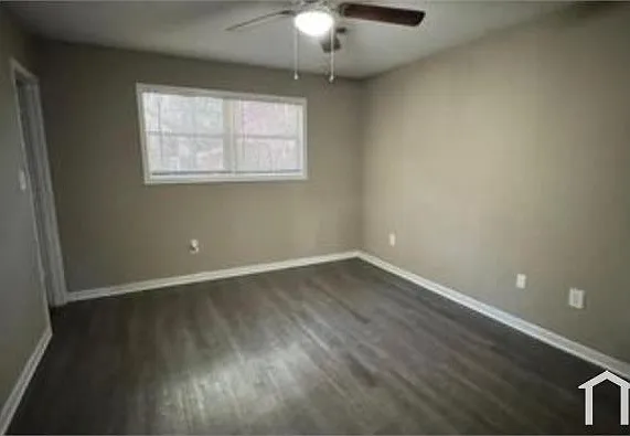 1011 Fairway St — Photo 4